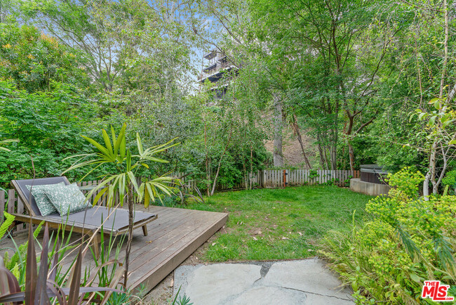 Building Photo - 3337 Ledgewood Dr