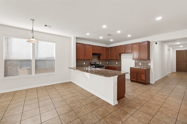 Building Photo - 21015 Blackstone Villa Ln