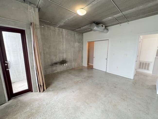 Building Photo - 2407 Bull St