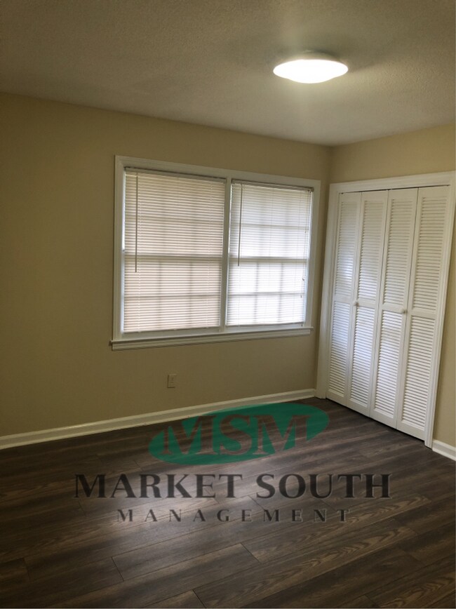 Building Photo - SOUTHSIDE - WINDSOR FOREST