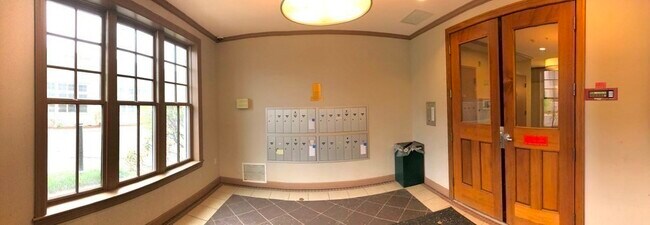 Building Photo - 163 Chestnut Hill Ave