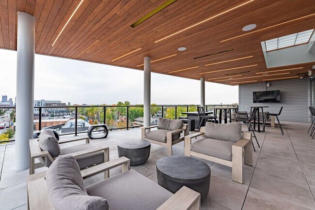 Building Photo - 1454 N High St