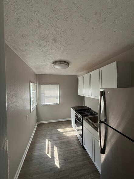 Building Photo - 1506 N 70th Ave