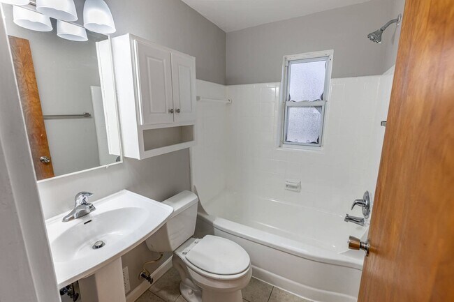 Building Photo - ???Winter is here - stop scraping ice!??? - 2BR/1BA Townhome with Attached Garage and W/D Hookups