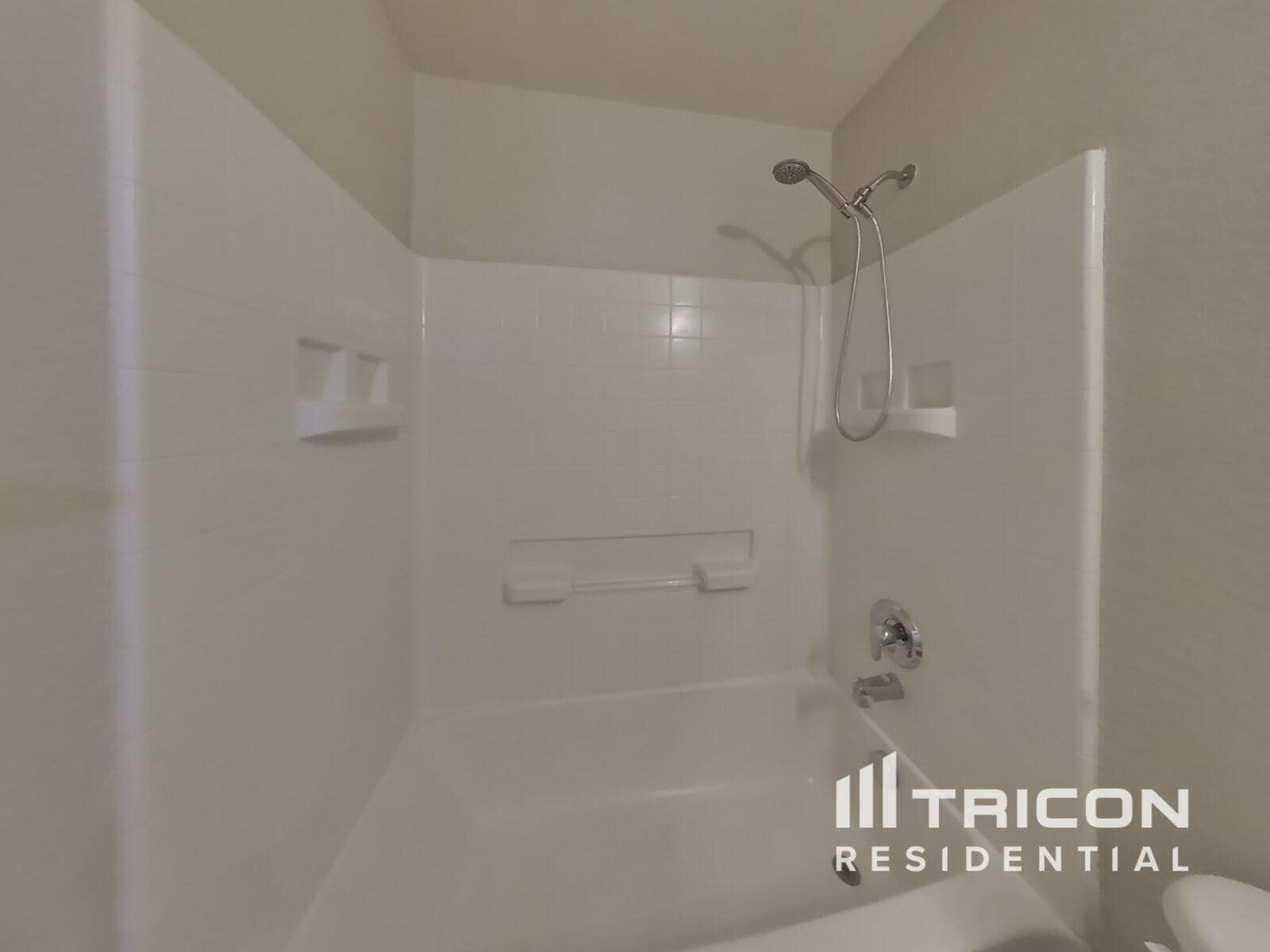 Building Photo - 2125 Bluebell Dr