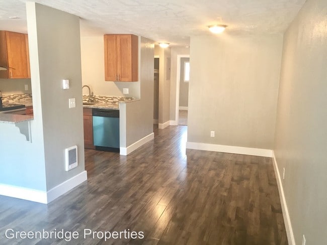 Building Photo - Highlander Apartments