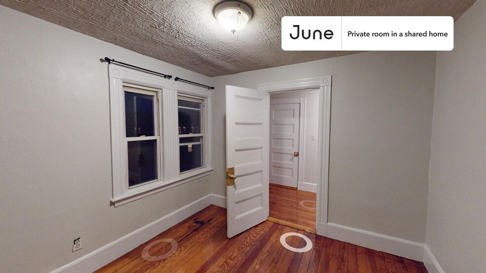 Building Photo - Room in Shared 6 bed/2 bath home in Allston