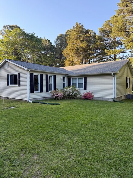 This apartment is the right hand side wing of our home. Private and quiet - 718 Dogwood Hill Ln