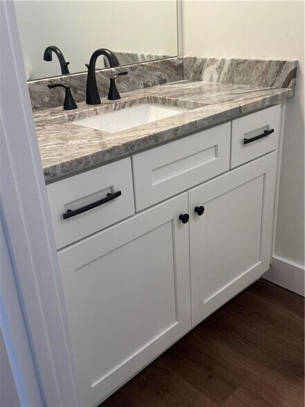 Building Photo - 114 McWhirter Pl