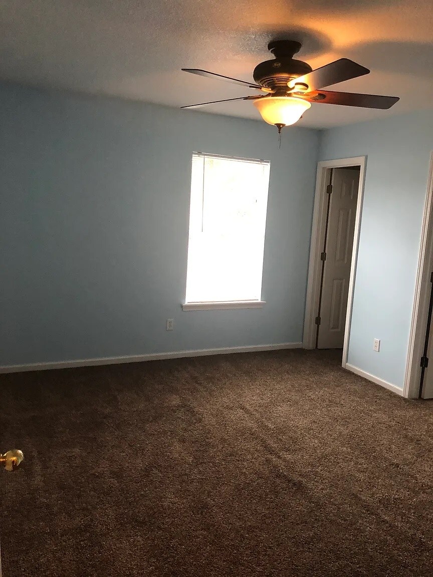 Building Photo - 609 Southbranch Dr