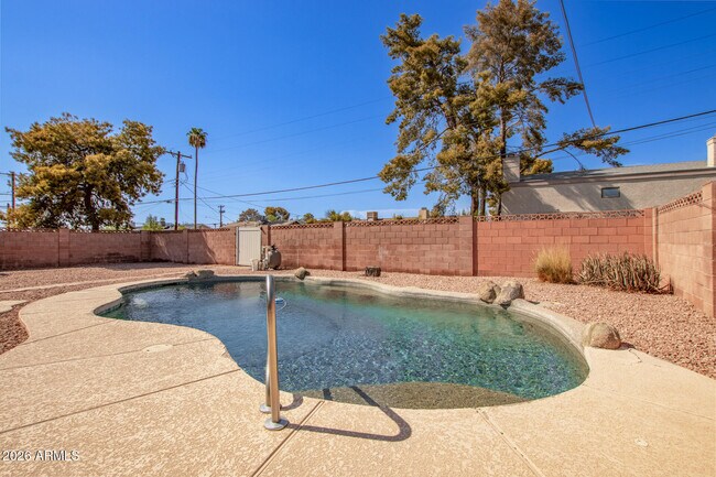 Building Photo - 312 E Hermosa Dr