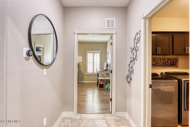 Building Photo - 13102 Cozy Cove Ave