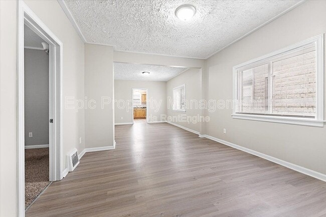 Building Photo - 647 Elm St