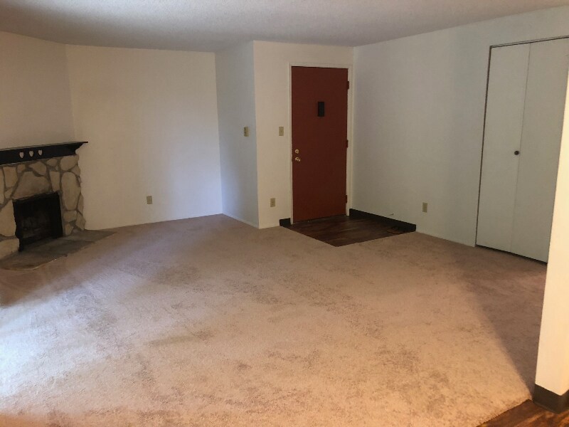 Building Photo - 3206 Pine Rd NE