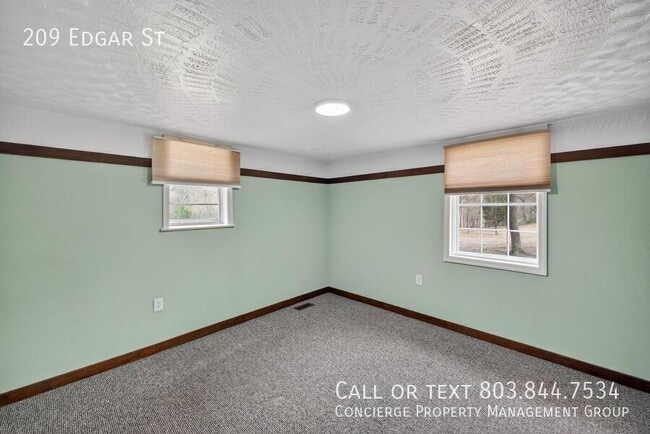 Building Photo - 209 Edgar St