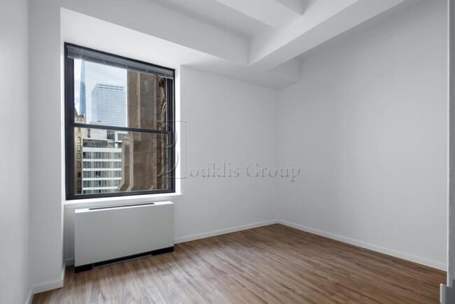 Building Photo - 4 bedroom in NEW YORK NY 10006
