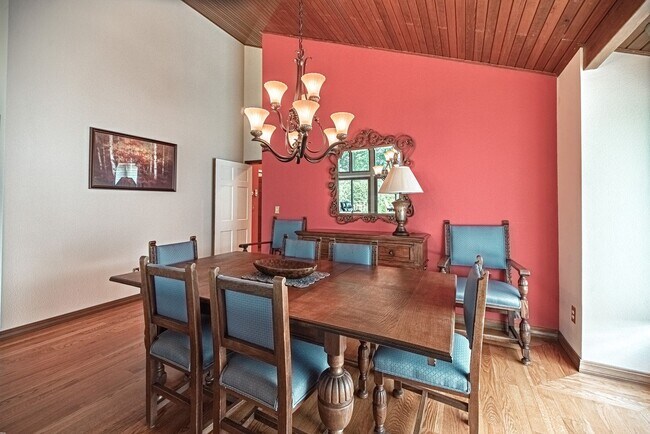 Building Photo - Luxury Living at Camels RIdge