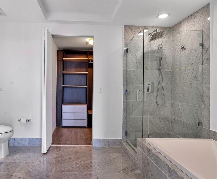 Building Photo - 801 S Miami Ave