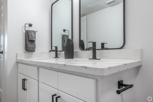 Building Photo - Lakeview Estates