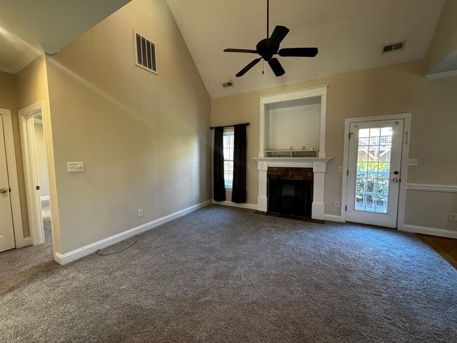 Building Photo - 181 New Hampshire Ct