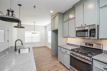 Building Photo - 937 Cook St