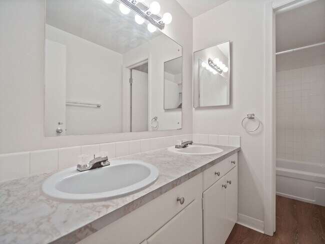 Building Photo - RENOVATED 2BD/1BA MILLWOOD APARTMENT | A/C | COVERED PARKING | PET FRIENDLY | AVAIL NOW