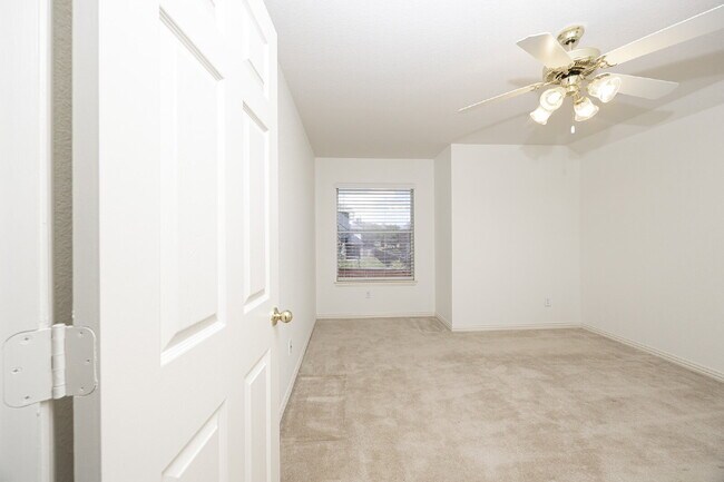 Building Photo - Spacious 4-Bedroom Home with Large Backyard in Rowlett