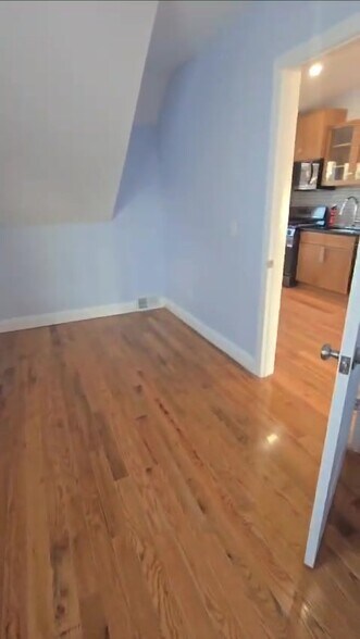 Building Photo - 16 Momm Ct