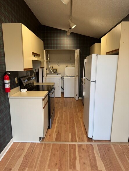 Building Photo - 1307 Greenwich Dr