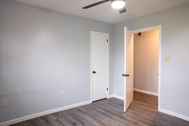 Building Photo - 400 Midland Dr