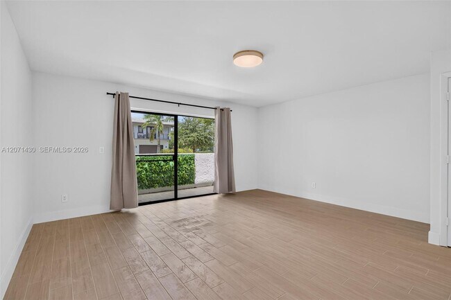 Building Photo - 2880 Coral Springs Dr