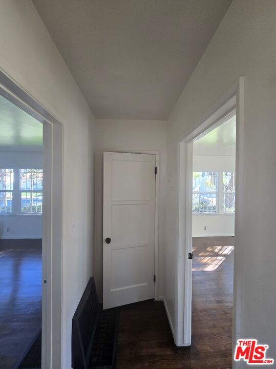 Building Photo - 3311 1/2 W 78th St