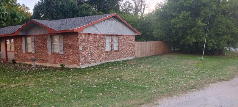 Building Photo - 441 Mockingbird Ln