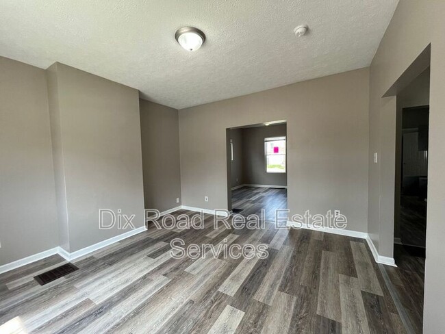 Building Photo - 715 Lorain Ave