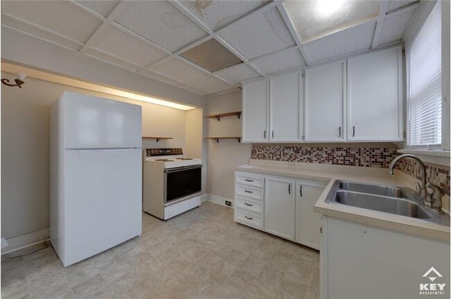 Building Photo - 1608 W Pine St