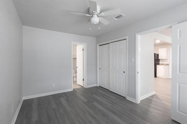 Building Photo - 1445 Hillview Ave