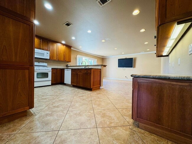Building Photo - 227 N Aladdin Dr