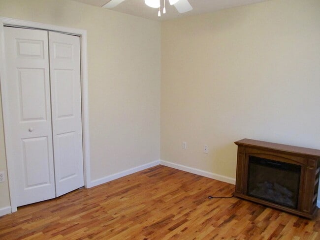Building Photo - Black Mountain Duplex