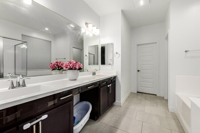 Building Photo - 6759 N 128th Dr