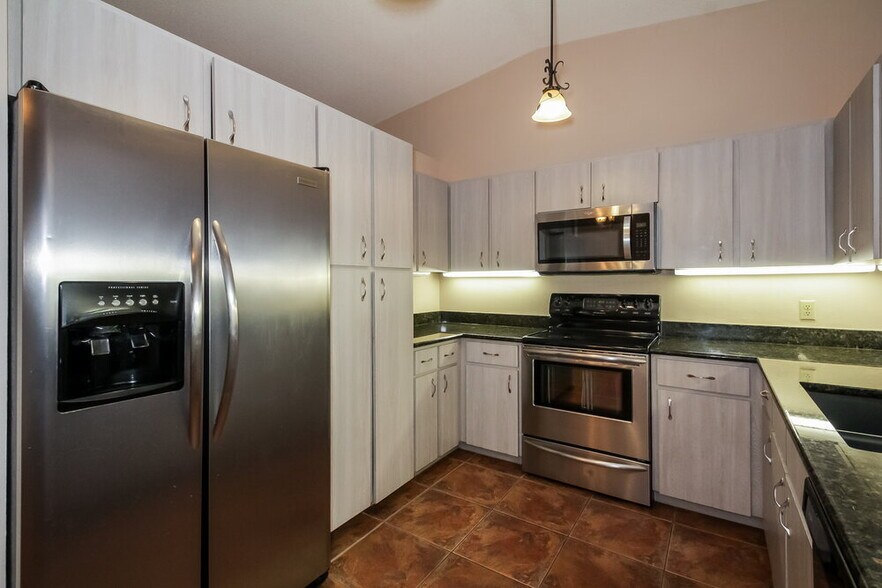 Building Photo - 2550 Briar Oak Cir