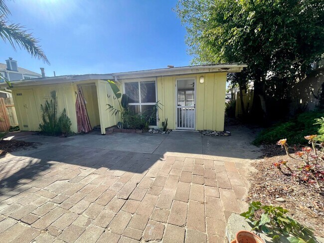 Building Photo - Classic Pierpont Beach House | 10-Month Lease | Just Steps to the Sand
