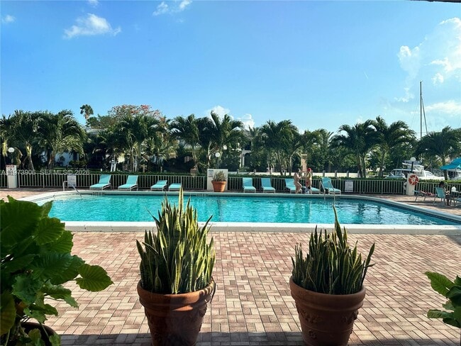 Building Photo - 401 Golden Isles Dr