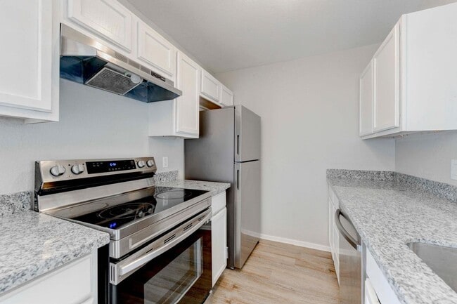 Building Photo - AVAILABLE NOW!