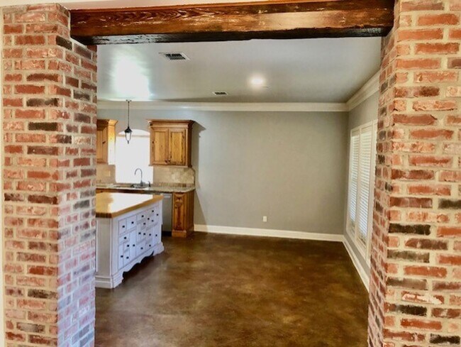 Building Photo - GATED NORRIS FERRY LANDING-BEAUTIFUL 4/2 HOME