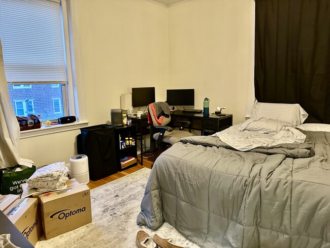 Building Photo - 73 Thatcher St