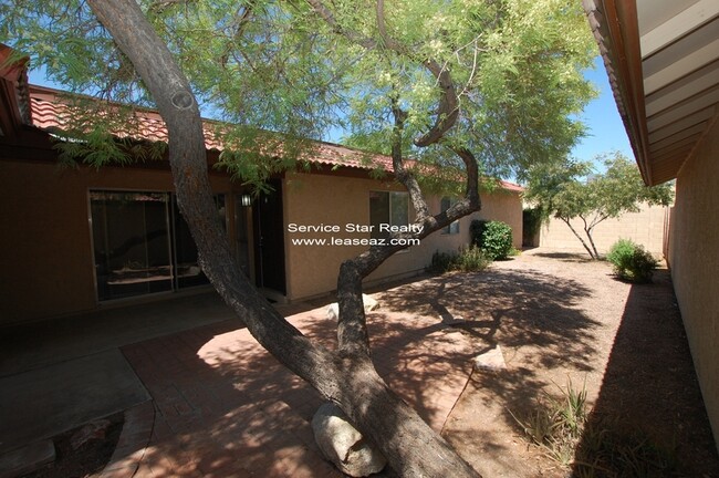Building Photo - 5220 E Tamblo Dr