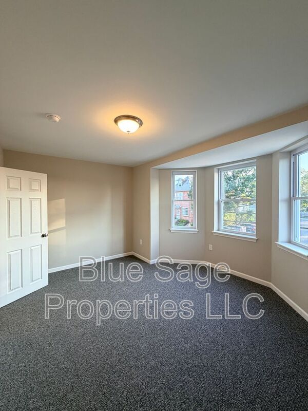 Building Photo - 44 W Winona Ave