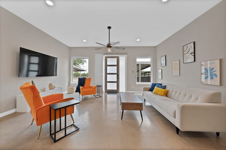 Building Photo - 4635 Calmont Ave