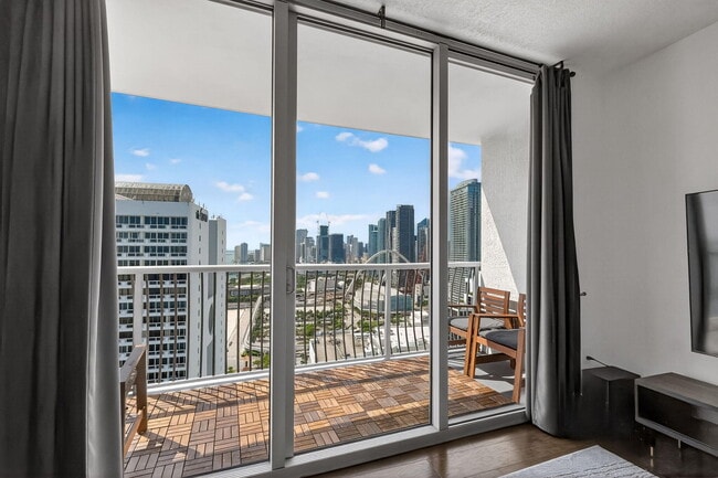 Building Photo - 1750 N Bayshore Dr