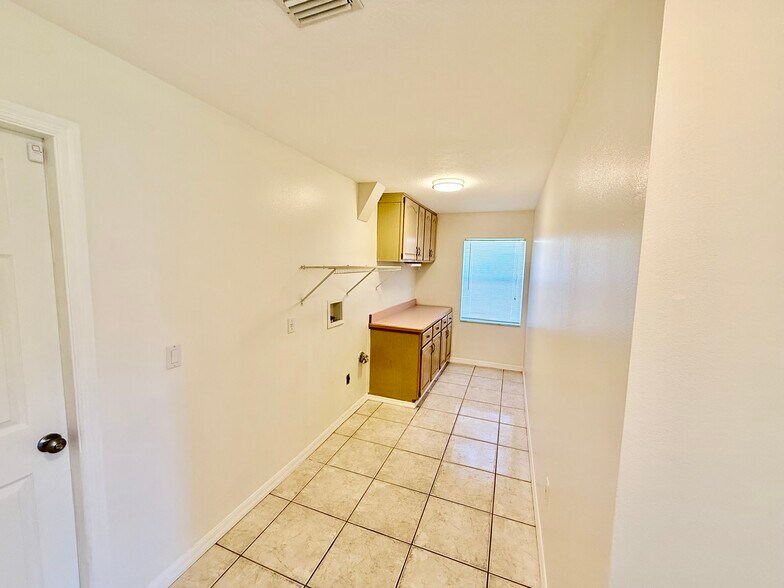 Building Photo - 40 Brunett Ln